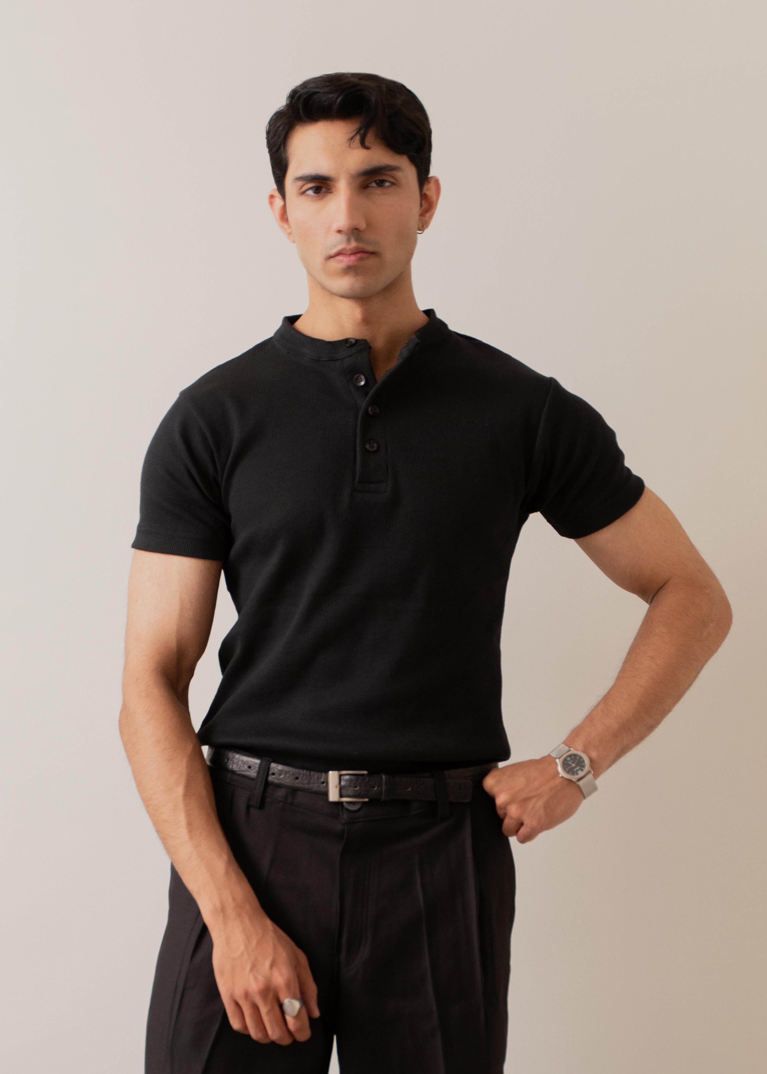 BLACK RIBBED FITTED HENLEY