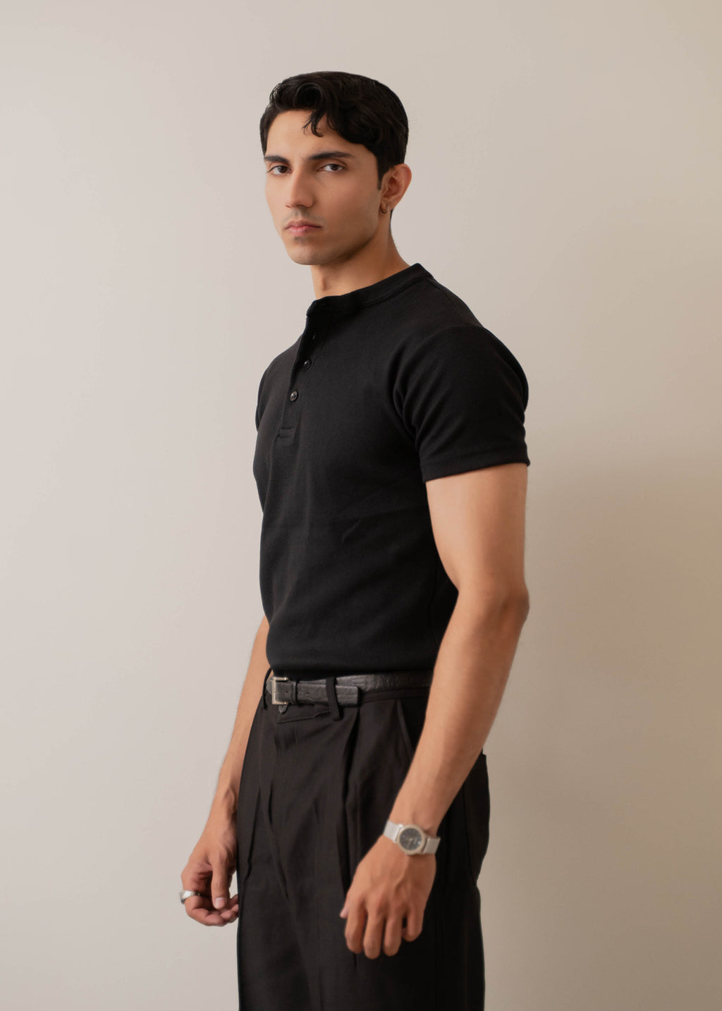 BLACK RIBBED FITTED HENLEY