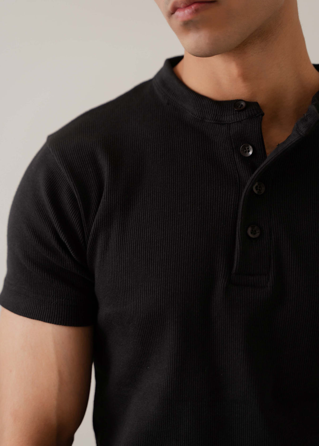 BLACK RIBBED FITTED HENLEY