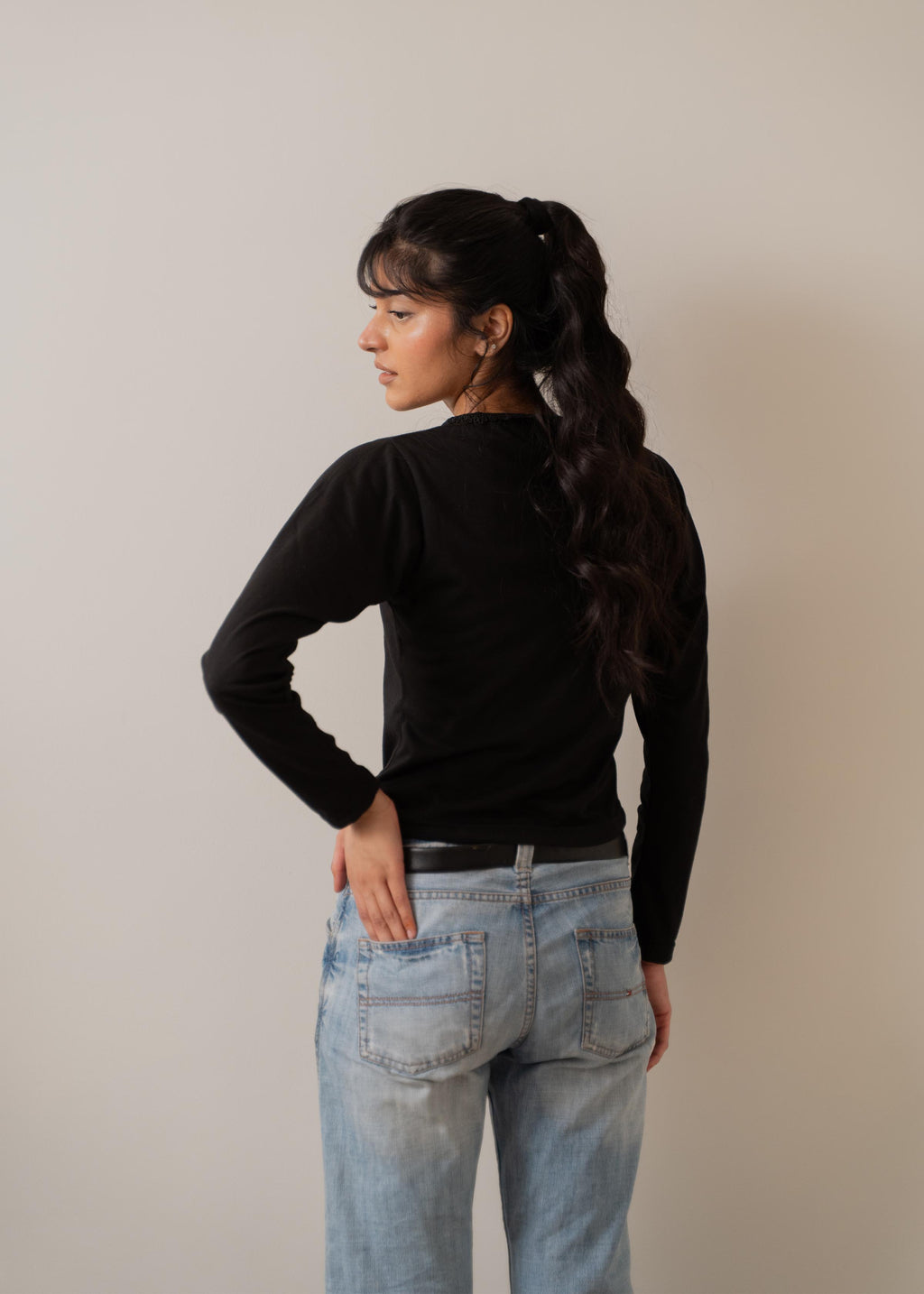 BLACK TRIM DETAILED HENLEY
