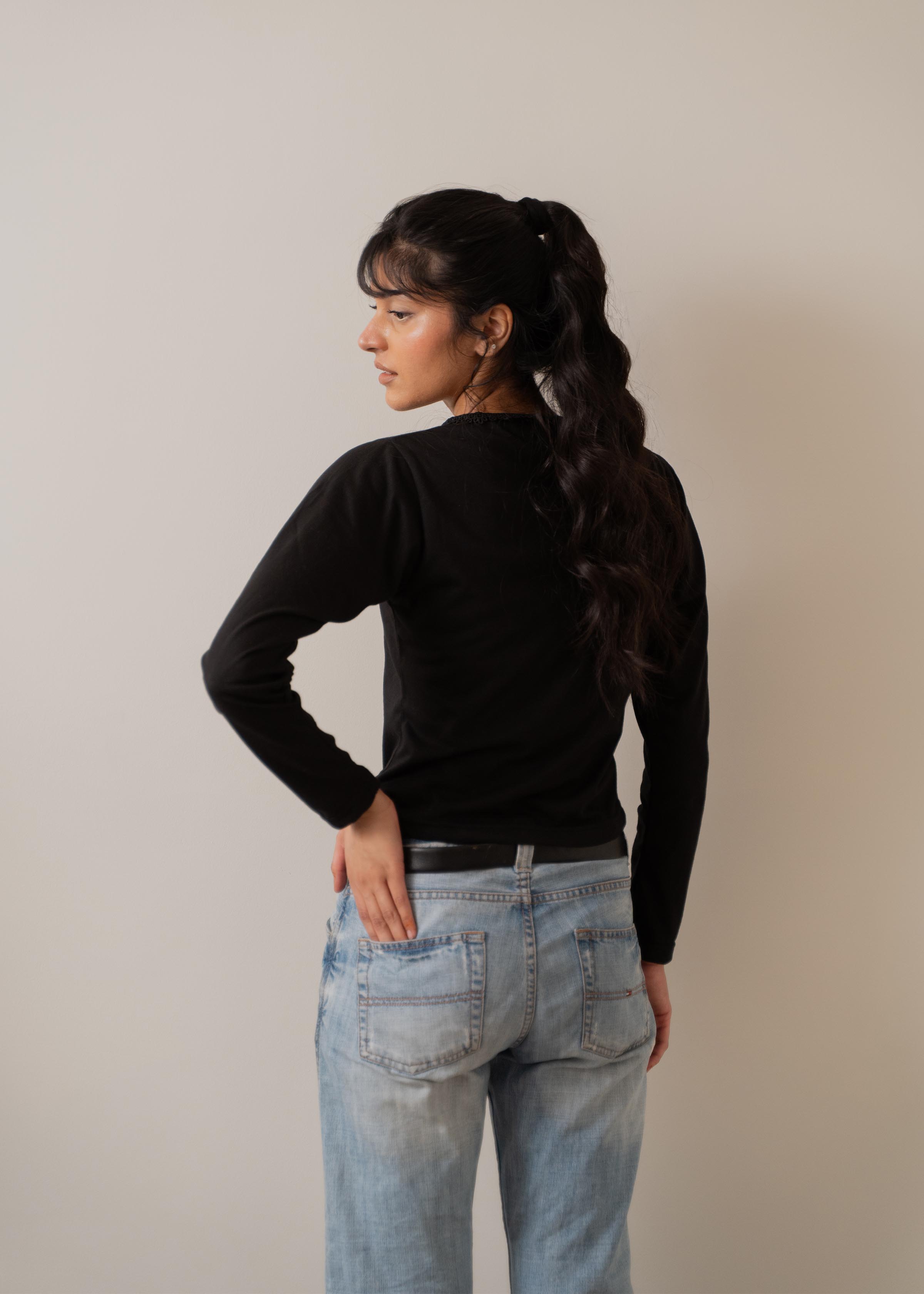 BLACK TRIM DETAILED HENLEY